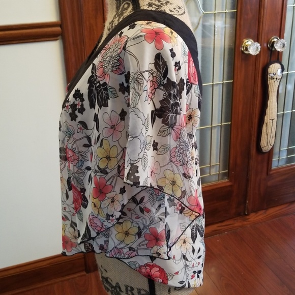 Urban Outfitters drapey floral shirt - Picture 2 of 6